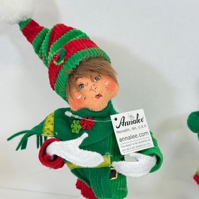 LOT 28: 1990s Anna Lee Posable Fabric Dolls