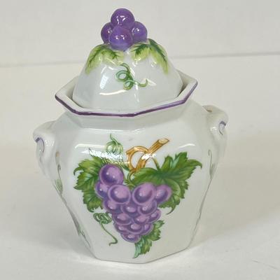 LOT 32: Ladies Lot - Jewelry, Handbag and More