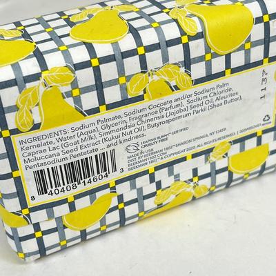 LOT 32: Ladies Lot - Jewelry, Handbag and More