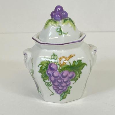 LOT 32: Ladies Lot - Jewelry, Handbag and More