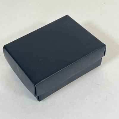 LOT 32: Ladies Lot - Jewelry, Handbag and More