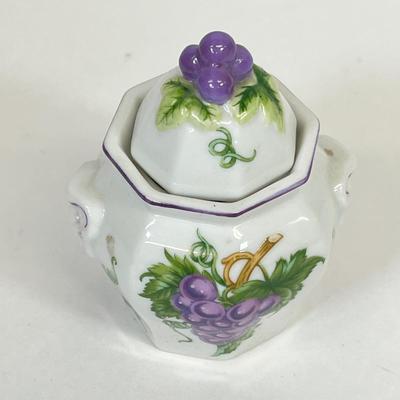 LOT 32: Ladies Lot - Jewelry, Handbag and More