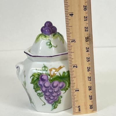 LOT 32: Ladies Lot - Jewelry, Handbag and More