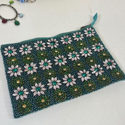 LOT 32: Ladies Lot - Jewelry, Handbag and More