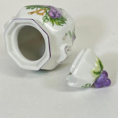 LOT 32: Ladies Lot - Jewelry, Handbag and More