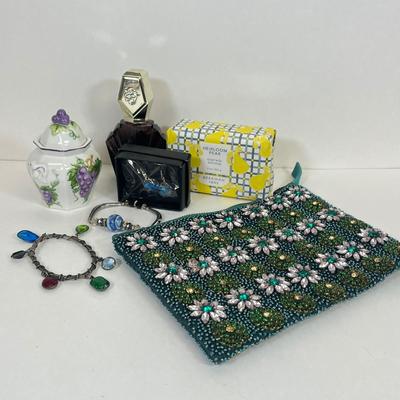 LOT 32: Ladies Lot - Jewelry, Handbag and More