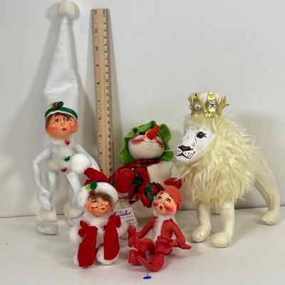 LOT 34: Annalee Christmas Dolls - Elves, Snowman, Lion