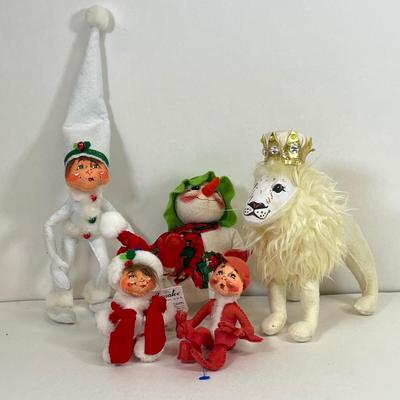 LOT 34: Annalee Christmas Dolls - Elves, Snowman, Lion