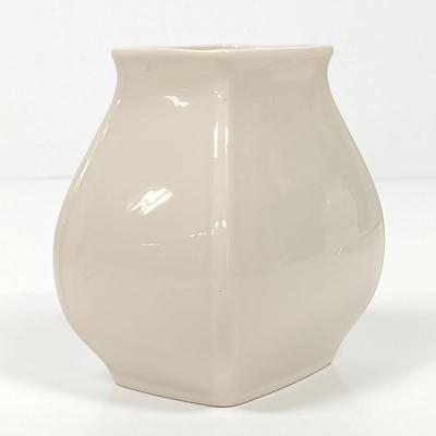 LOT 41: Lenox Petals and Pearls Cat Vase with Lenox Ming Blossom Vase, Special Vase & Petite Rose Trinket Bowl