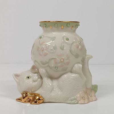 LOT 41: Lenox Petals and Pearls Cat Vase with Lenox Ming Blossom Vase, Special Vase & Petite Rose Trinket Bowl