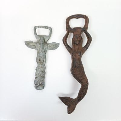 LOT 45: Budweiser Retro Bar Gift Set, Team Tabasco Straw Hat & Mermaid and Totem Pole Bottle Openers