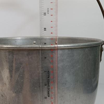 LOT 47: Wear-Ever 21 Qts Aluminum Stockpot and Coffee Pot