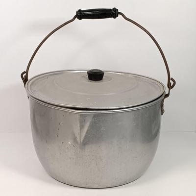 LOT 47: Wear-Ever 21 Qts Aluminum Stockpot and Coffee Pot