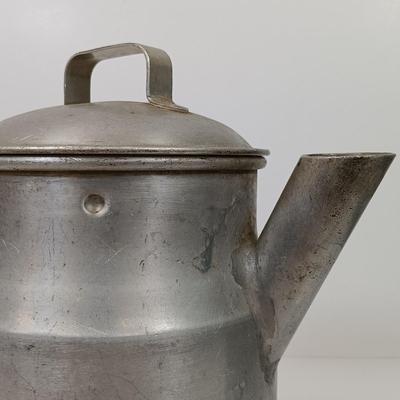 LOT 47: Wear-Ever 21 Qts Aluminum Stockpot and Coffee Pot