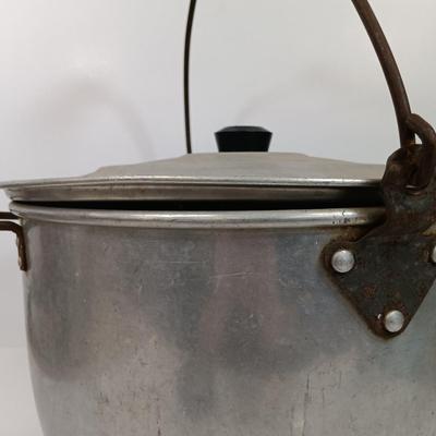 LOT 47: Wear-Ever 21 Qts Aluminum Stockpot and Coffee Pot
