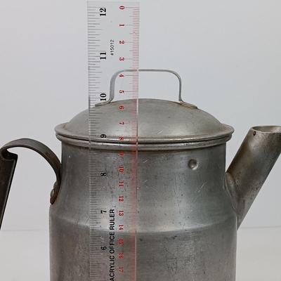 LOT 47: Wear-Ever 21 Qts Aluminum Stockpot and Coffee Pot
