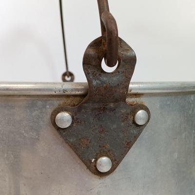 LOT 47: Wear-Ever 21 Qts Aluminum Stockpot and Coffee Pot