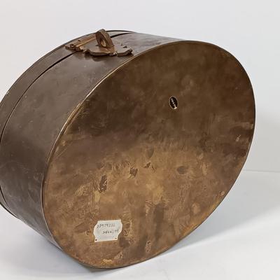 LOT 51: Artini Engraving Handpainted 4D Wall Art, Brass Box & Arnart Creation Porcelain Wall Plaque