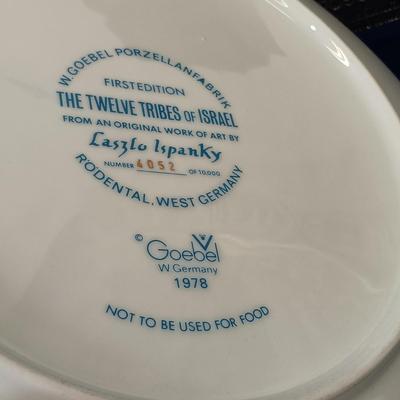 LOT 60: Vintage Franklin Mint The Liberty Tree Crystal Plate & Goebel Israel Plate
