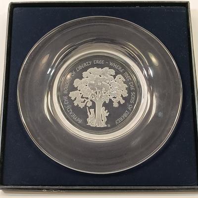 LOT 60: Vintage Franklin Mint The Liberty Tree Crystal Plate & Goebel Israel Plate