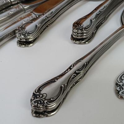 LOT 61: Vintage Othello Solingen Germany Steak Knife Set, Oneida Craft Deluxe Stainless Steel Flatware with Chest & More