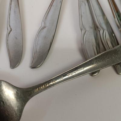 LOT 61: Vintage Othello Solingen Germany Steak Knife Set, Oneida Craft Deluxe Stainless Steel Flatware with Chest & More