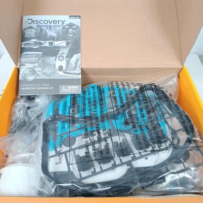 LOT 75: New in Box Engineering and Science Toys