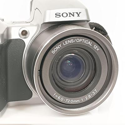 LOT 85: Vintage Cameras - Sony CyberShot DSC-H1, Vivitar BV40 & More