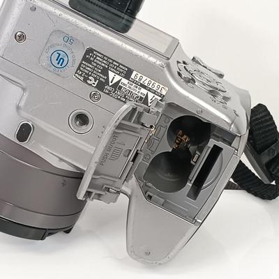 LOT 85: Vintage Cameras - Sony CyberShot DSC-H1, Vivitar BV40 & More