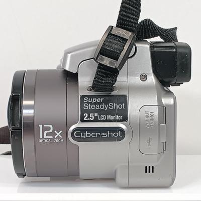 LOT 85: Vintage Cameras - Sony CyberShot DSC-H1, Vivitar BV40 & More