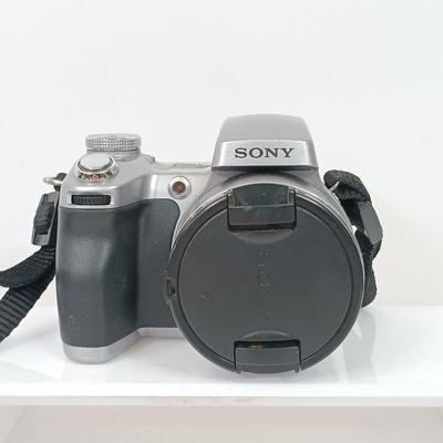 LOT 85: Vintage Cameras - Sony CyberShot DSC-H1, Vivitar BV40 & More