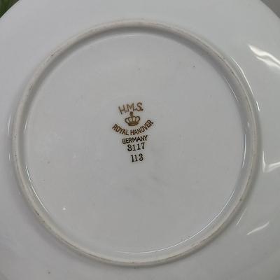 LOT 93: Country Collectibles - Signed Richard Teil Rabbit Sculpture, Williams Sonoma Plates & More