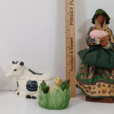 LOT 93: Country Collectibles - Signed Richard Teil Rabbit Sculpture, Williams Sonoma Plates & More