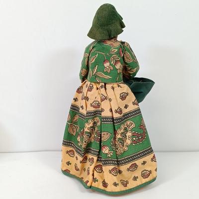 LOT 93: Country Collectibles - Signed Richard Teil Rabbit Sculpture, Williams Sonoma Plates & More