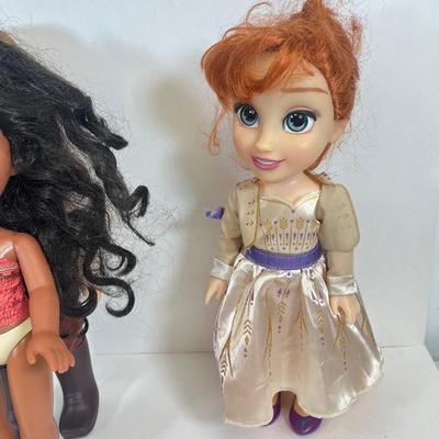 LOT JD: Collection of Stuffed Animals and Disney Dolls