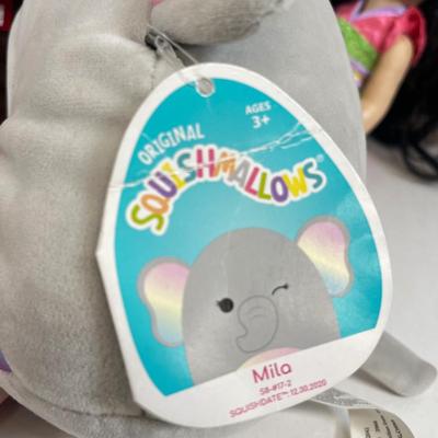 LOT JD: Collection of Stuffed Animals and Disney Dolls