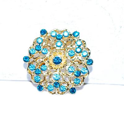 AQUAMARINE Colored Stones Garland BROOCH (1¼" Diam.) on a Gold Tone Setting
