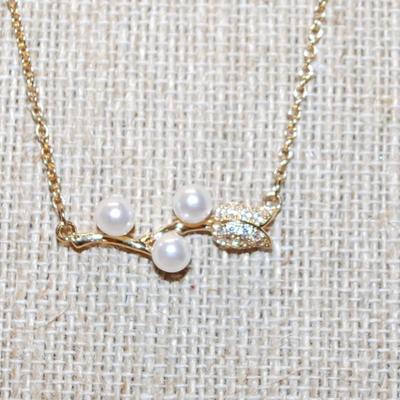 Gold Tone "White Pearls & Tulip" PENDANT (1" x ½") on a Gold Tone Necklace Chain 16" L