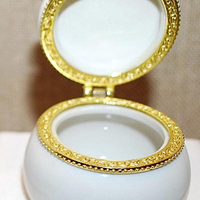 Petite Round HINGED Purple Violets Trinket Box 1½" Circ. x 2" H with Gold Tone Accents