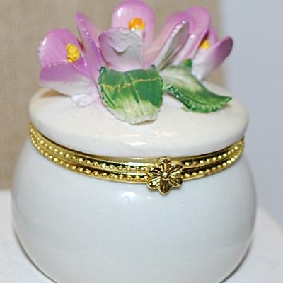 Petite Round HINGED Purple Violets Trinket Box 1½" Circ. x 2" H with Gold Tone Accents