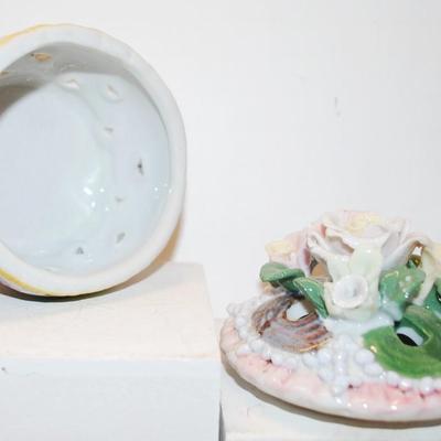 Covered Ceramic Yellow, White & Pink Flowers Jewelry Trinket Box with Matching Colors Base 3" H x 3" Round