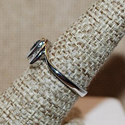 Size 7¼ Light BLUE TRILLION Cut Stone Ring with a Side Splash Accent on a Silver Tone Band (2.6g)