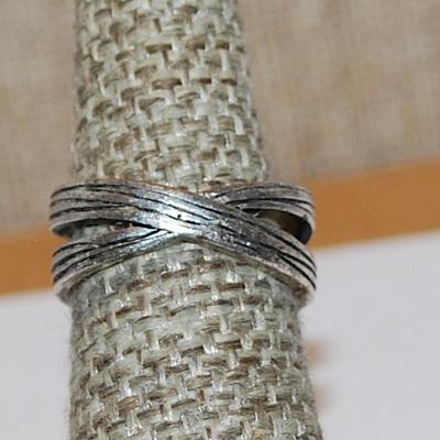 Size 5½" Jade "Flower" Style Aquamarine Colored Round Stone RING with Silver Tone DOUBLE Criss-Crossed Bands (6.8g)