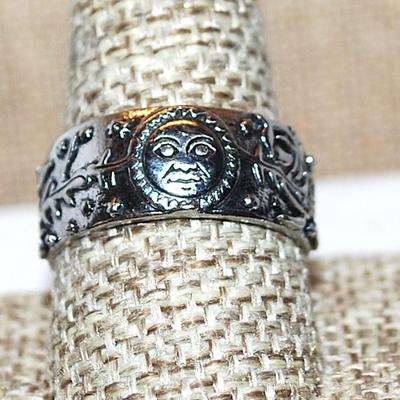 Size 10½ Marked .925 "Sun & Moon" Graphic Designed Ring on a Solid Silver Band (8.1g)