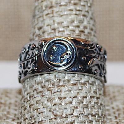 Size 10½ Marked .925 "Sun & Moon" Graphic Designed Ring on a Solid Silver Band (8.1g)