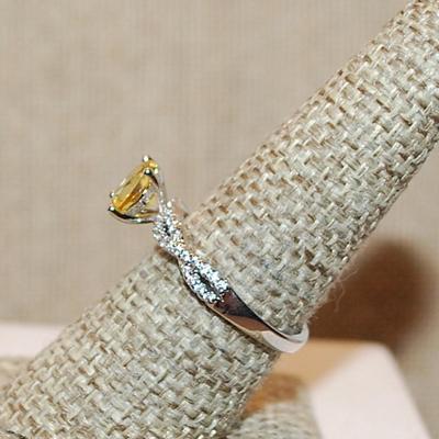 Size 8¼ Round 4 Prong YELLOW CITRINE Stone Ring with Side Infinity Loops on a Silver Tone Band (2.7g)