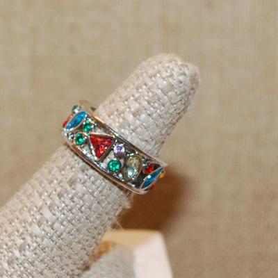 Size 6 Infinity Style Multicolor Ring with Different Sized Stones on a Silver Tone Band (5.9g)