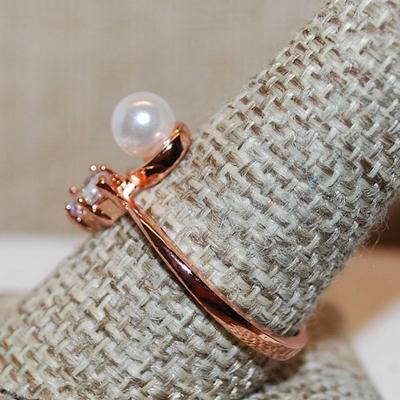 Size 10 Marked .925 Interesting "Pearl & Pear" Stone Ring on a Rose Gold Silver Band (2.5g)