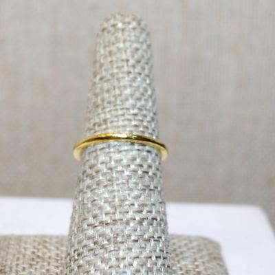 Size 6¼ Rectangle Cornflower Blue Single Stone Ring on a Gold Tone Band (2.7g)