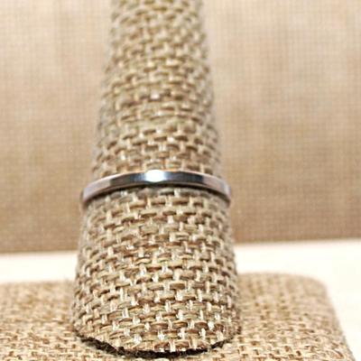 Size 9 STAINLESS STEEL "Medical Heart" Ring on a Silver Tone Band (1.1g)